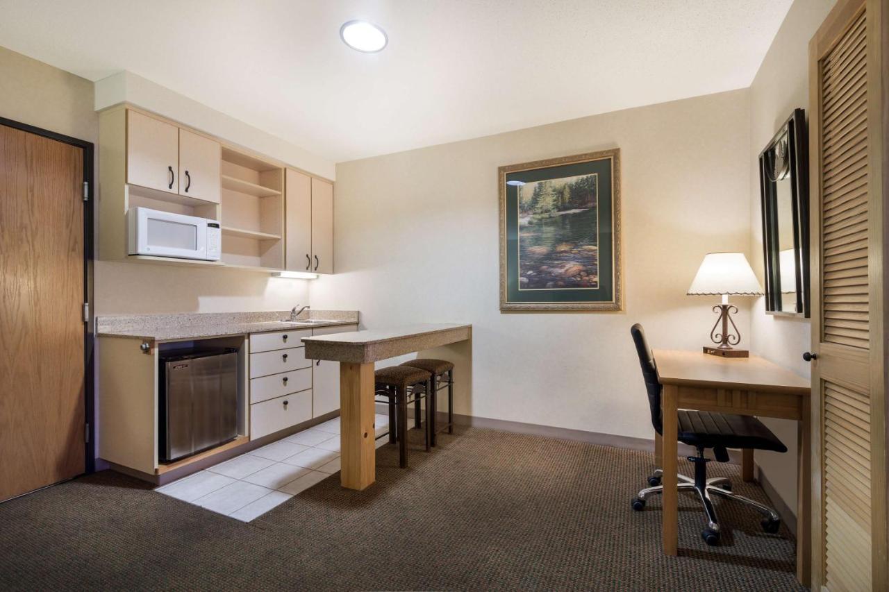 Best Western Golden Spike Inn & Suites Hill City Exterior photo