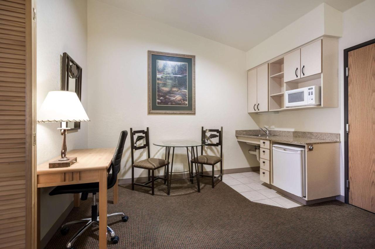 Best Western Golden Spike Inn & Suites Hill City Exterior photo