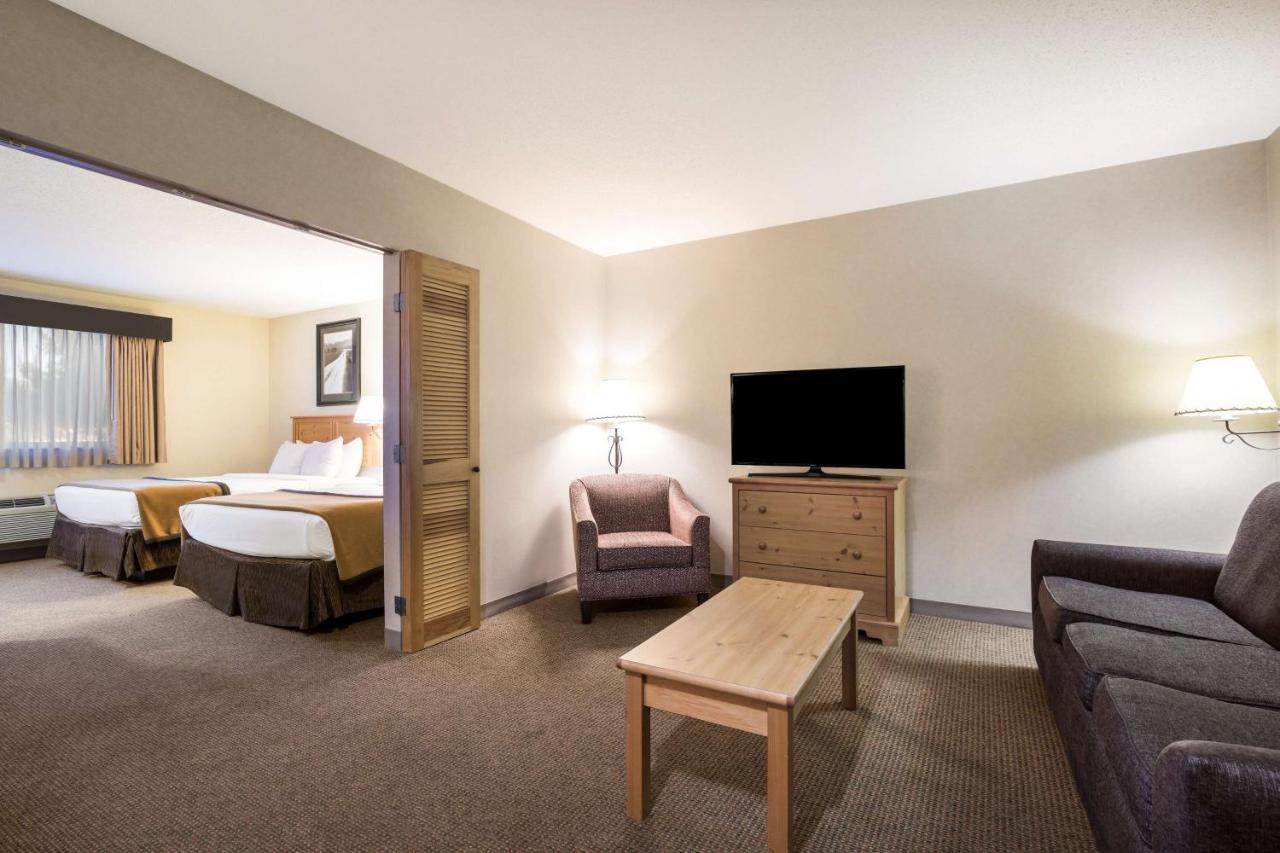 Best Western Golden Spike Inn & Suites Hill City Exterior photo
