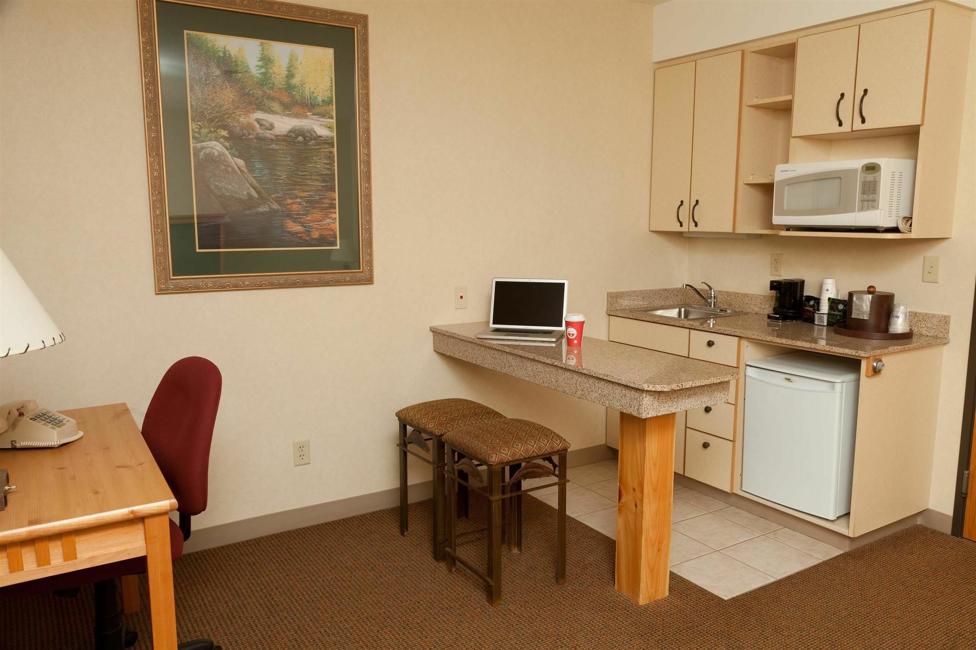 Best Western Golden Spike Inn & Suites Hill City Exterior photo